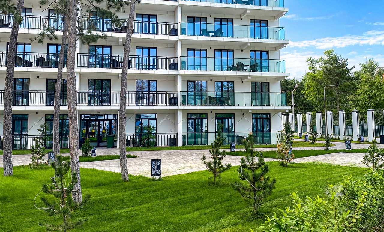 Регулярный уход за газонами от Среды Обитания.